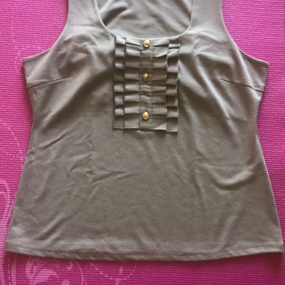 VERTIGO Paris Gray Ruffeled Sleeveless Top - Picture 3 of 3